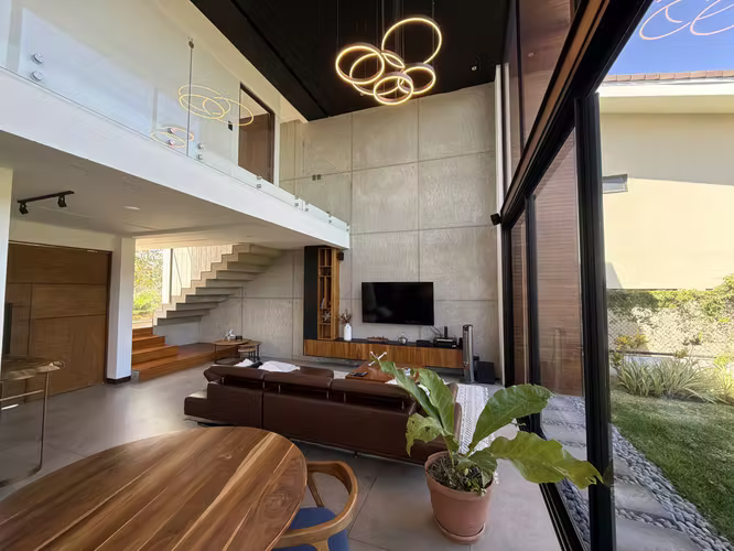 Venta y Alquiler en Ulloa, Heredia – Casa de lujo amueblada en condominio de alto nivel - Imagen 4