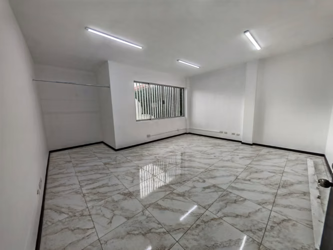 SE ALQUILA OFICINA EN MONTES DE OCA