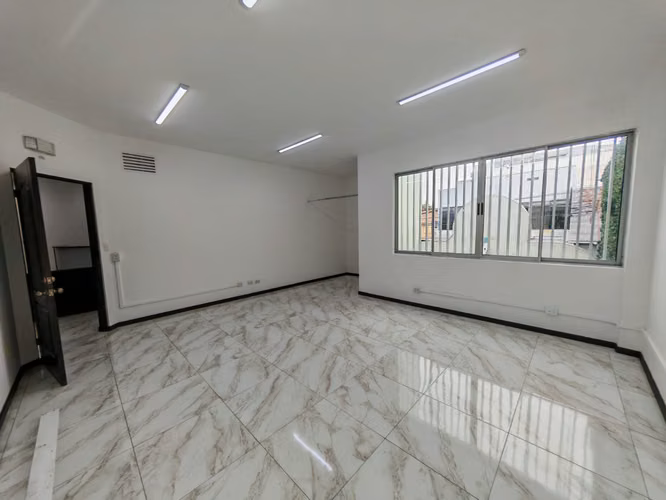 SE ALQUILAN OFICINAS DE 27m2 EN MONTES DE OCA