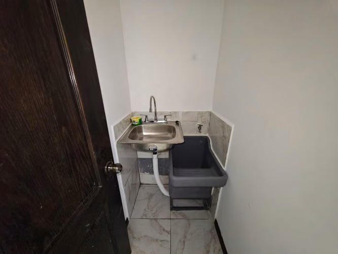 SE ALQUILAN OFICINAS DE 27m2 EN MONTES DE OCA