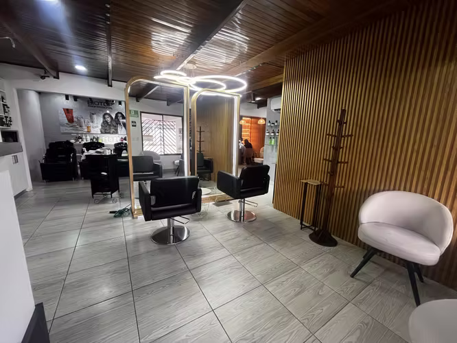 Venta de propiedad  Barva Heredia con negocio de centro de belleza y spa