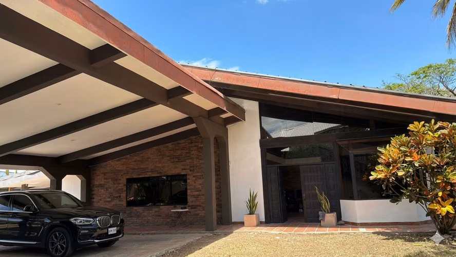 ALQUILER DE CASA INDEPENDIENTE DE UNA PLANTA ESTILO HACIENDA EN SANTA ANA - Imagen 2