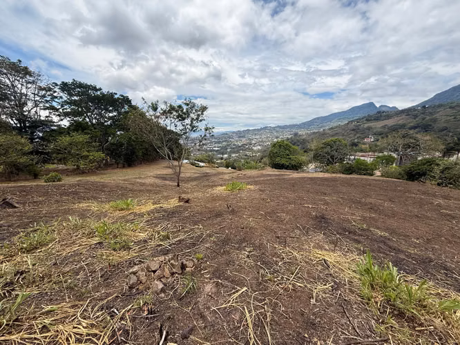 Venta de espectacular lote con vistas panorámicas en Alto Carrizal, Escazú
