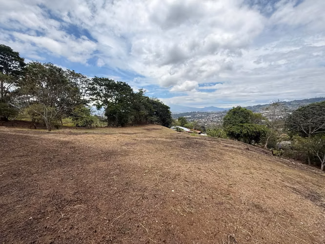 Venta de espectacular lote con vistas panorámicas en Alto Carrizal, Escazú