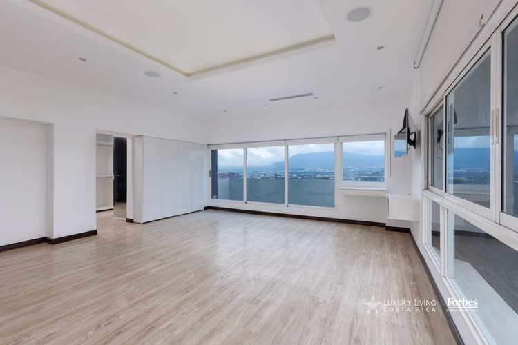21351 - Amplio Penthouse con excelente ubicación y vista panorámica - Imagen 15