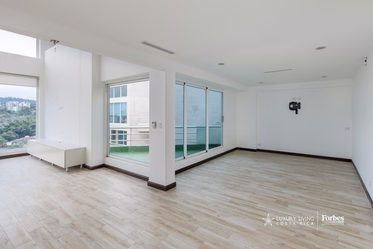 21351 - Amplio Penthouse con excelente ubicación y vista panorámica - Imagen 4