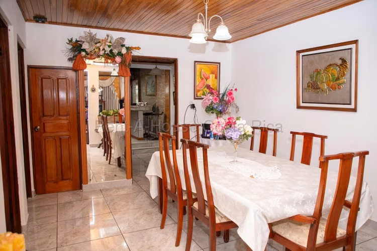 Venta de Casa Amplia en Invu Las Cañas Alajuela Cerca del Aeropuerto – Ideal para Familia o Negocio - Imagen 5