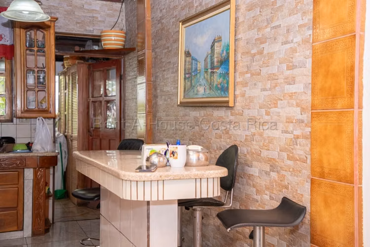 Venta de Casa Amplia en Invu Las Cañas Alajuela Cerca del Aeropuerto – Ideal para Familia o Negocio - Imagen 10