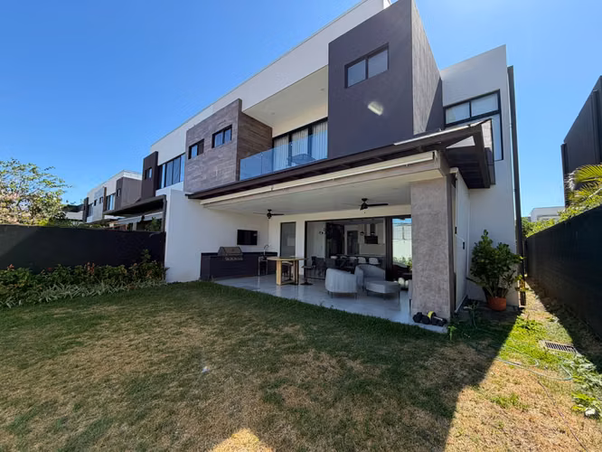 Alquiler o Venta de Casa en   Santa. Ana - Imagen 3
