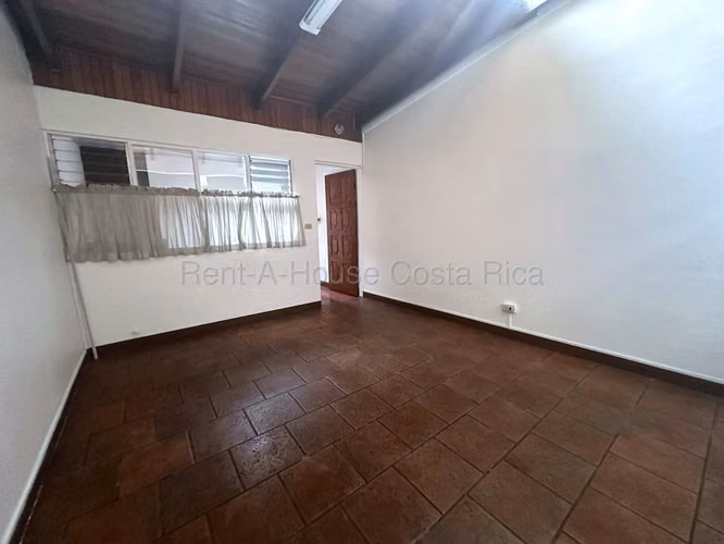 VENTA Casa de Uso Mixto en San Vicente de Moravia – Ideal para Oficinas, Consultorios o Negocio