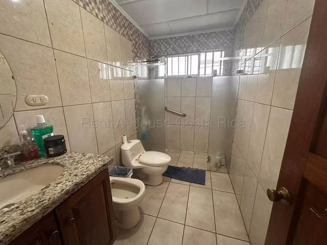 VENTA Casa de Uso Mixto en San Vicente de Moravia – Ideal para Oficinas, Consultorios o Negocio