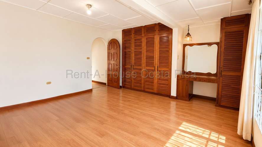 VENTA Casa de Uso Mixto en San Vicente de Moravia – Ideal para Oficinas, Consultorios o Negocio - Imagen 15