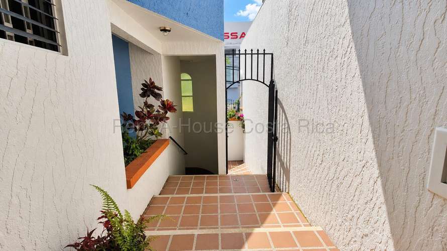 VENTA Casa de Uso Mixto en San Vicente de Moravia – Ideal para Oficinas, Consultorios o Negocio - Imagen 4