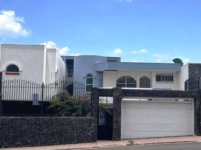 VENTA Casa de Uso Mixto en San Vicente de Moravia – Ideal para Oficinas, Consultorios o Negocio