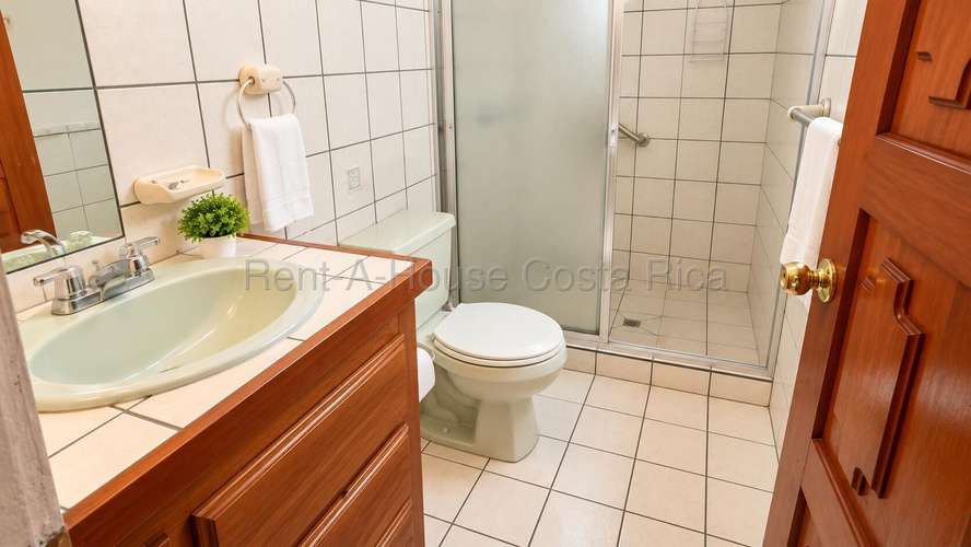 VENTA Casa de Uso Mixto en San Vicente de Moravia – Ideal para Oficinas, Consultorios o Negocio - Imagen 16