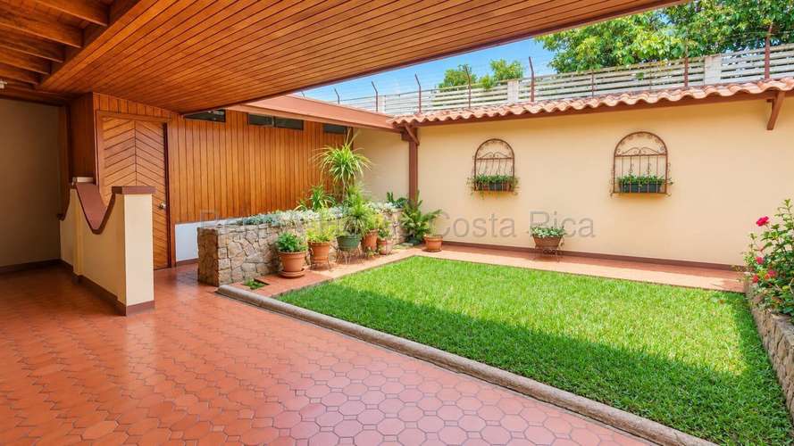 VENTA Casa de Uso Mixto en San Vicente de Moravia – Ideal para Oficinas, Consultorios o Negocio - Imagen 18