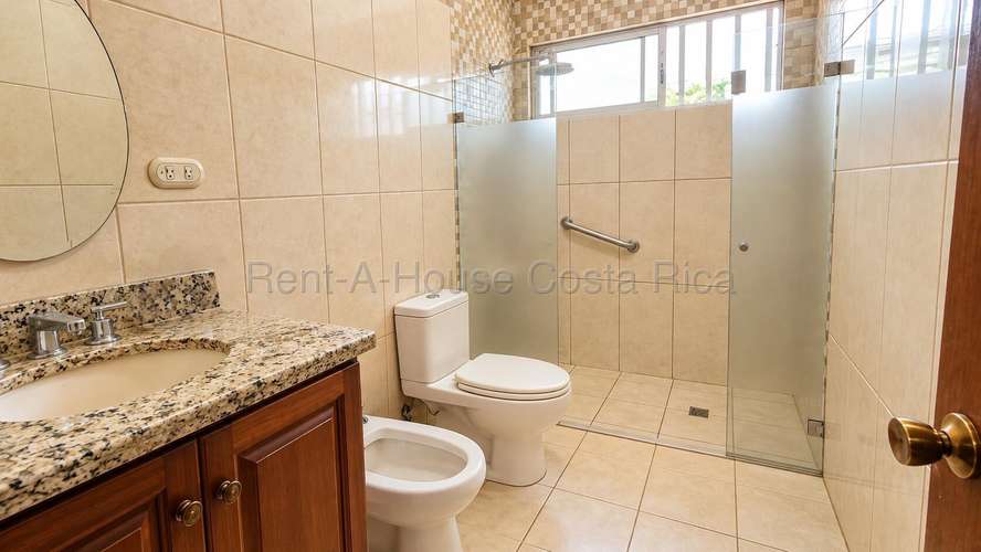 VENTA Casa de Uso Mixto en San Vicente de Moravia – Ideal para Oficinas, Consultorios o Negocio - Imagen 14