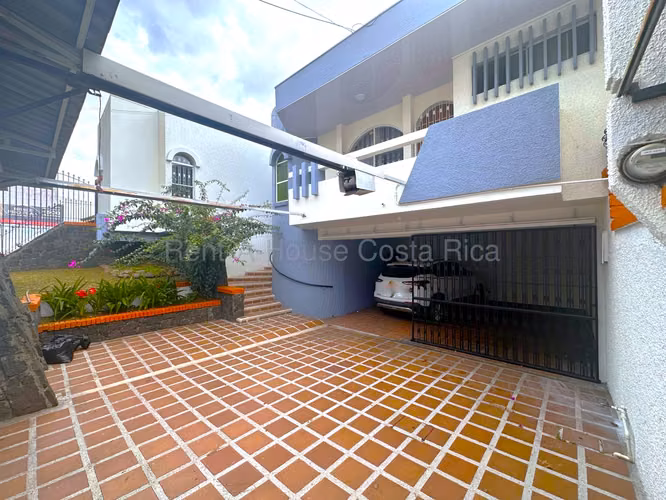 VENTA Casa de Uso Mixto en San Vicente de Moravia – Ideal para Oficinas, Consultorios o Negocio