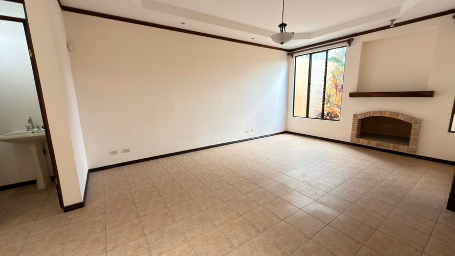 Casa  4 habitacionesen venta en Sabanilla- Condominio - 2 niveles