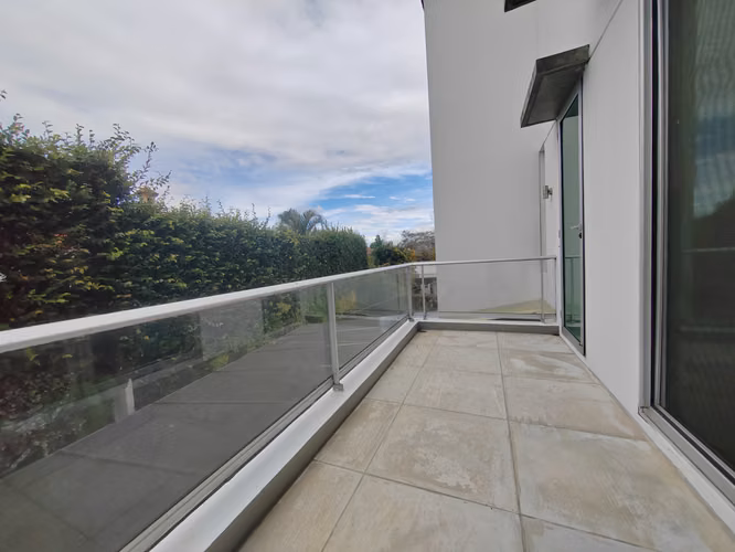 VENTA CASA MODERNA CON PISCINA ESCAZU, COND. DALUZ $790.000