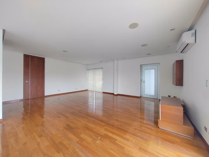 VENTA CASA MODERNA CON PISCINA ESCAZU, COND. DALUZ $790.000