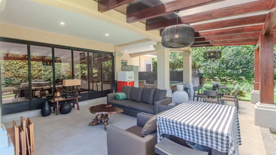 Luxury single-level residence with a garden in Escazú, Costa Rica