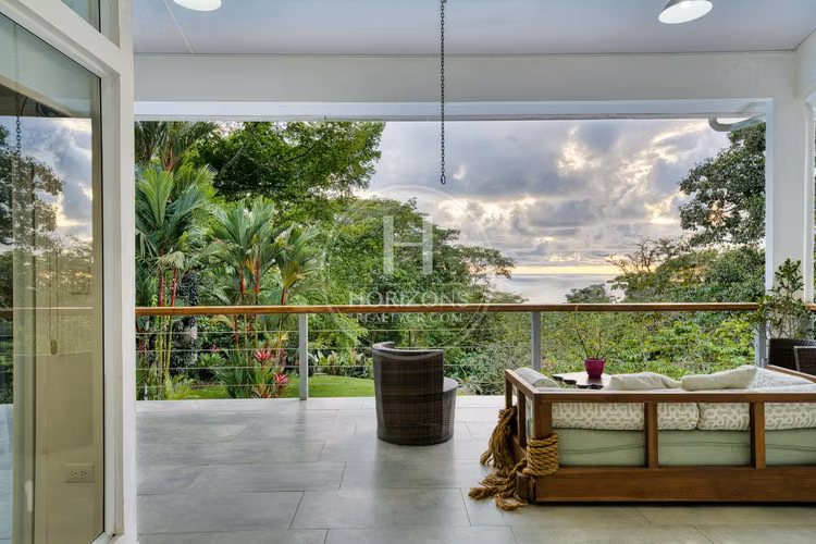Casa en Escaleras Bahía Ballena Dominicalito Piscina Infinita y Vistas Panorámicas nja1376jb