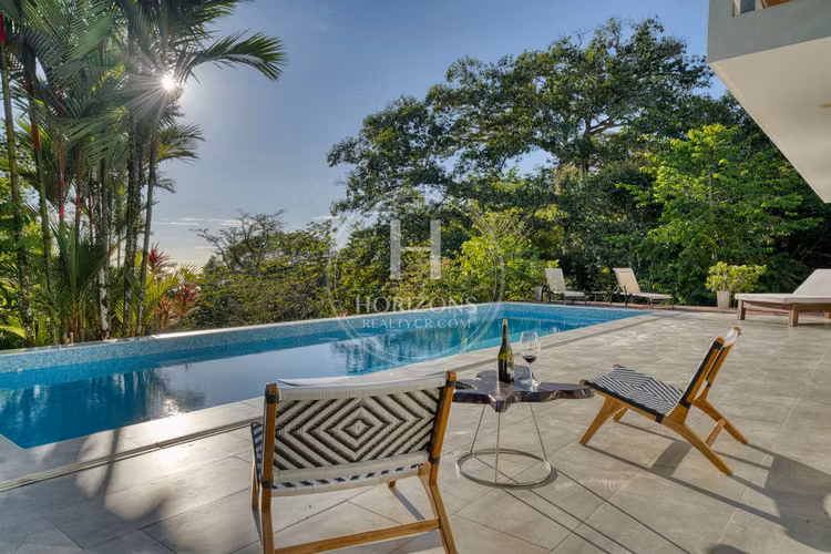 Casa en Escaleras Bahía Ballena Dominicalito Piscina Infinita y Vistas Panorámicas nja1376jb