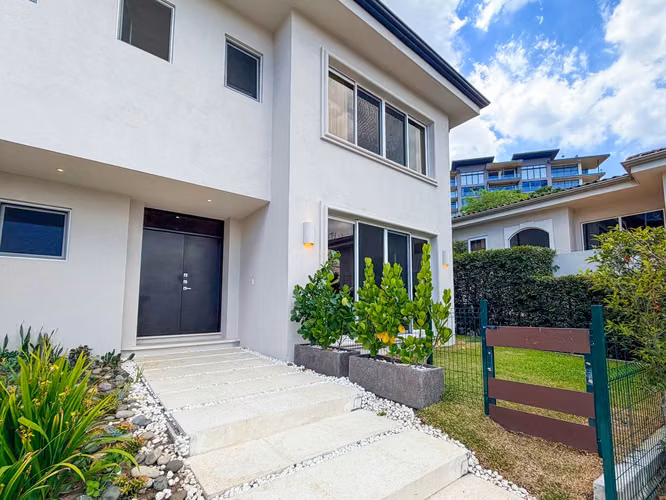 VENTA DE CASA EN CONDOMINIO DE LUJO EN ESCAZÚ - Imagen 3