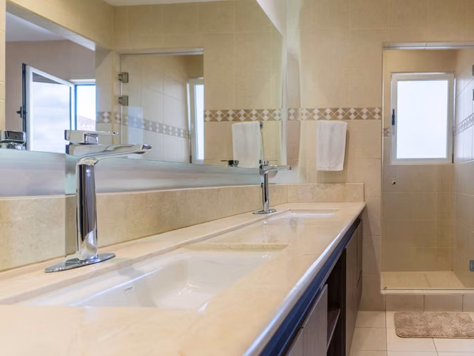 VENTA DE CASA EN CONDOMINIO DE LUJO EN ESCAZÚ - Imagen 13