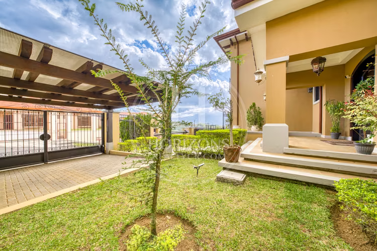 Casa de Lujo en Venta en Residencial Altamonte en Curridabat 4 Habitaciones y Terraza noj1262sb