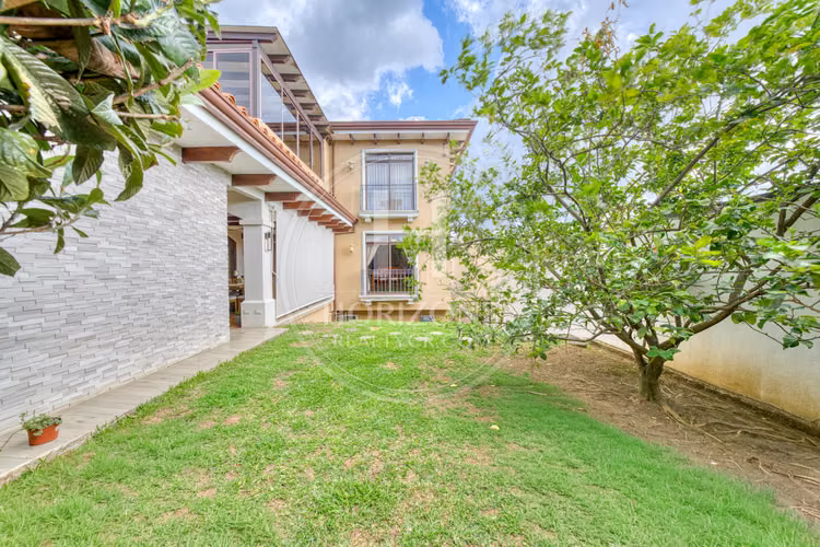 Casa de Lujo en Venta en Residencial Altamonte en Curridabat 4 Habitaciones y Terraza noj1262sb