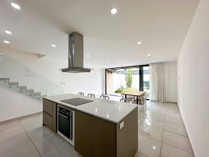 VENTA DE CASA PARA INVERSION EN LINDORA 43