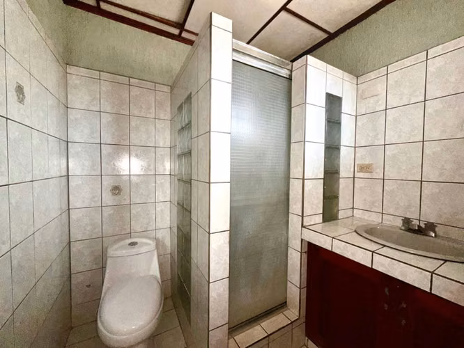 Venta de hermosa casa esquinera en Mercedes Norte de Heredia - Imagen 18