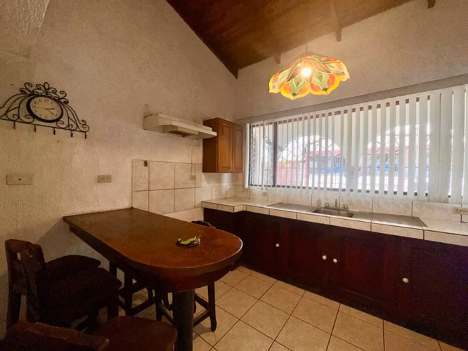 Venta de hermosa casa esquinera en Mercedes Norte de Heredia - Imagen 6