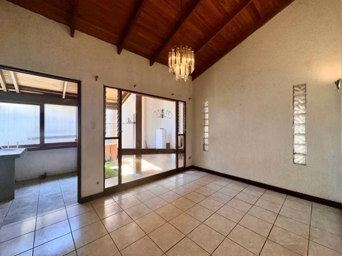 Venta de hermosa casa esquinera en Mercedes Norte de Heredia - Imagen 7