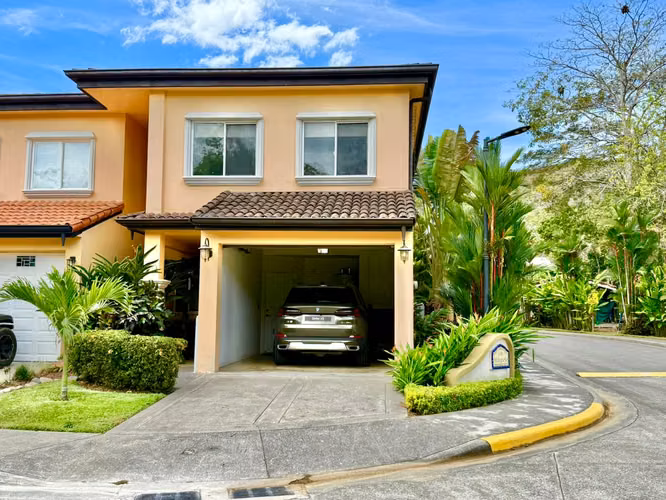 Casa en Venta: Condominio Las Nubes