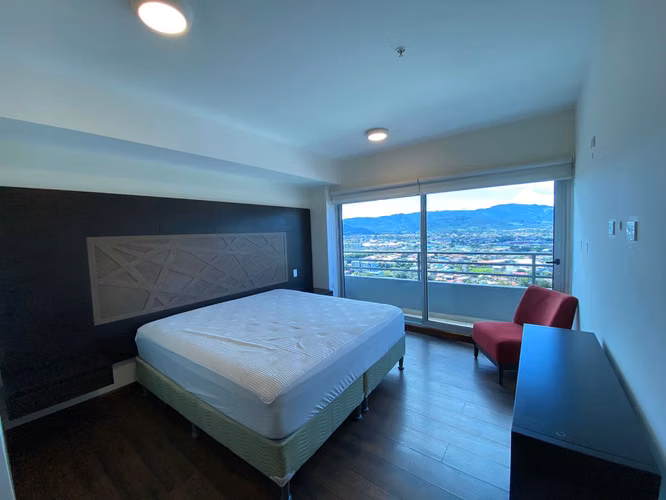 Penthouse de 2 habitaciones + oficina en Latitud los Yoses, San Pedro