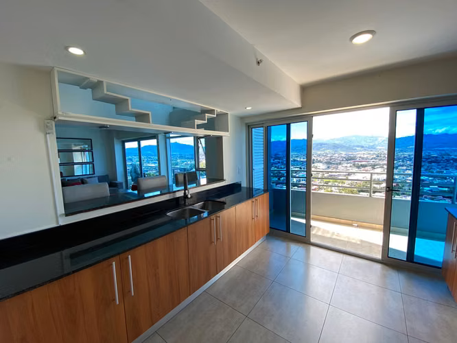 Penthouse de 2 habitaciones + oficina en Latitud los Yoses, San Pedro