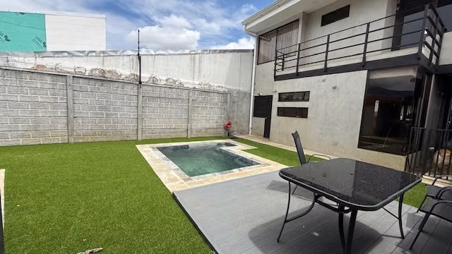 Casa en venta en Desamparados - Independiente -2 niveles -moderna