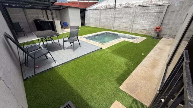 Casa en venta en Desamparados - Independiente -2 niveles -moderna
