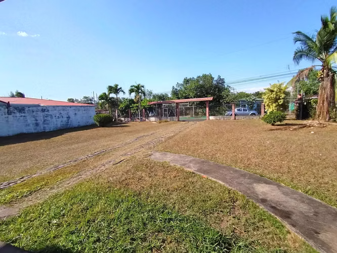 CASA CON GRAN ZONA VERDE EN VENTA, ESPARZA, PUNTARENAS - Imagen 2