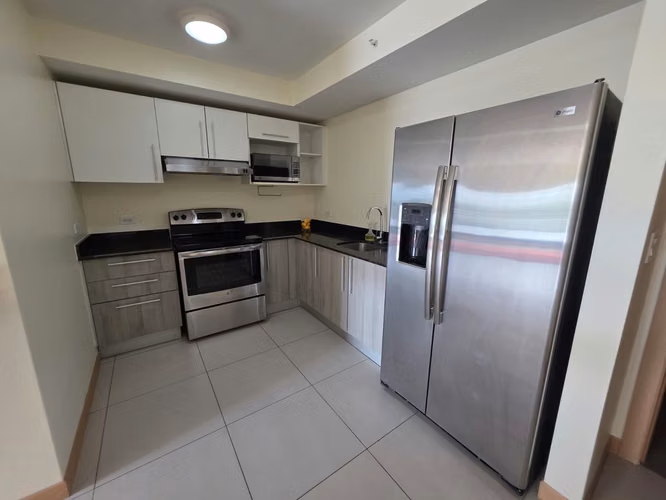 Alquiler de Apartamento Amueblado en Torres de Heredia | A/C e Internet Incluido - Imagen 7