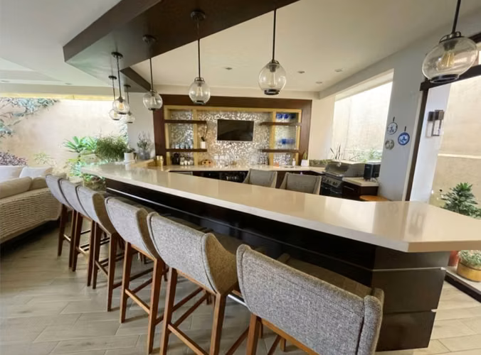 Venta de Casa de 4 pisos en Altamonte Curridabat