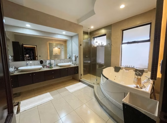 Venta de Casa de 4 pisos en Altamonte Curridabat