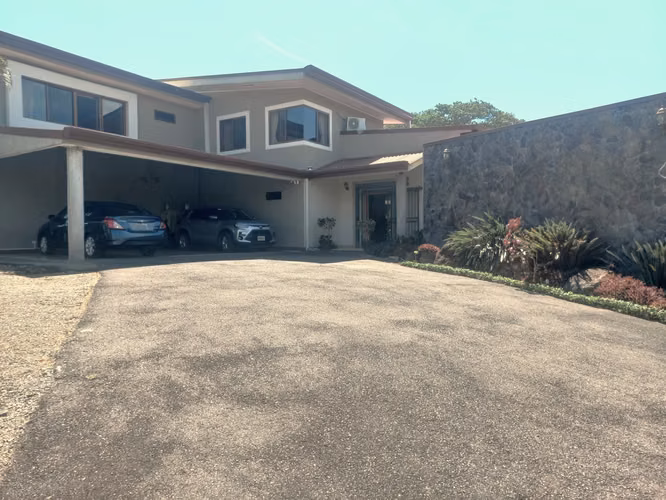 Casa exclusiva en Venta en La Garita con 2 Apartamentos | Inversión Premium en Naturaleza - Imagen 2