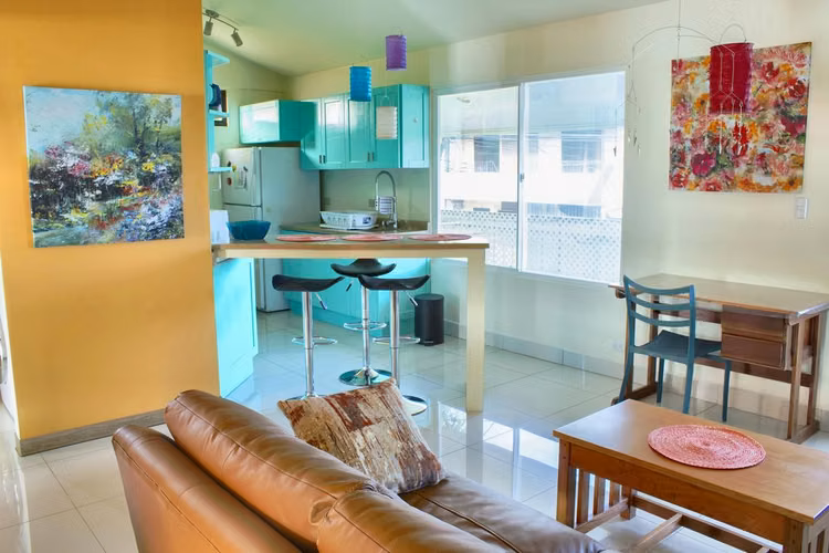 Edificio de 3 Apartamentos, Potencial para Airbnb, Ciudad Colon