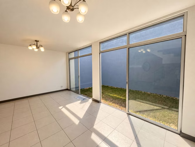 CASA EN VENTA CONDOMINIO HACIENDA LINCOLN