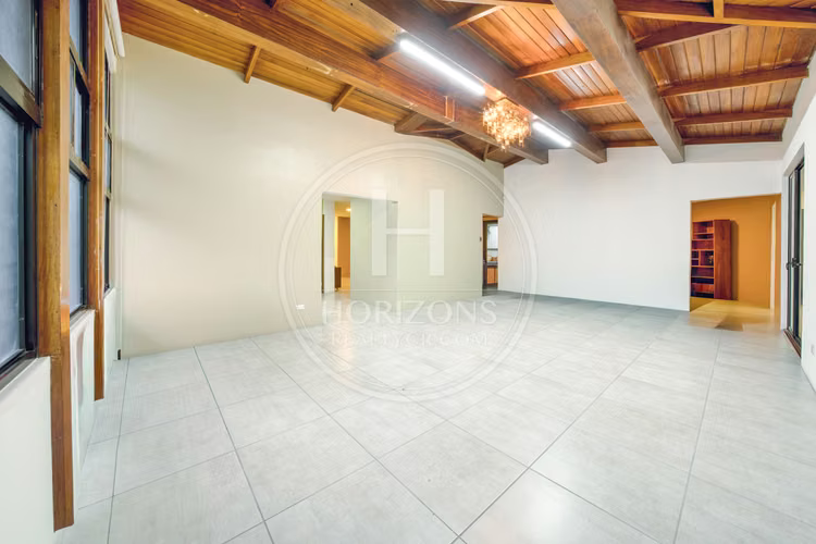 Casa de Una Planta en Los Yoses con Modernos Acabados 4 Habitaciones y jardín noj1226jb