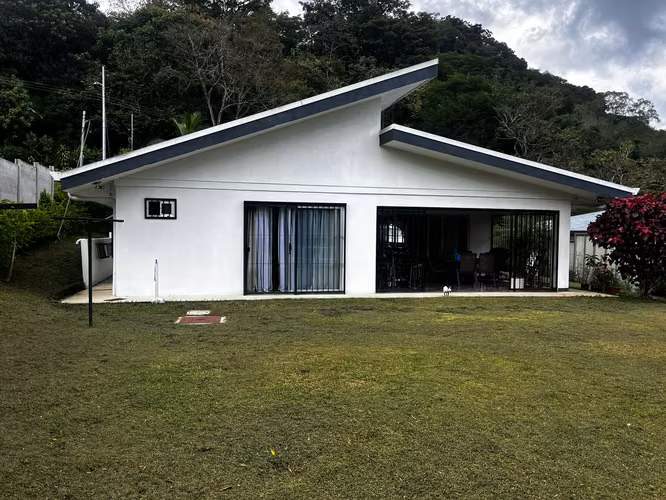 SE VENDE PROPIEDAD ATENAS